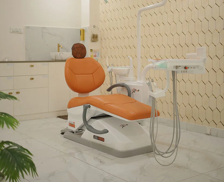 Apollo Dental Vadavalli treatment room